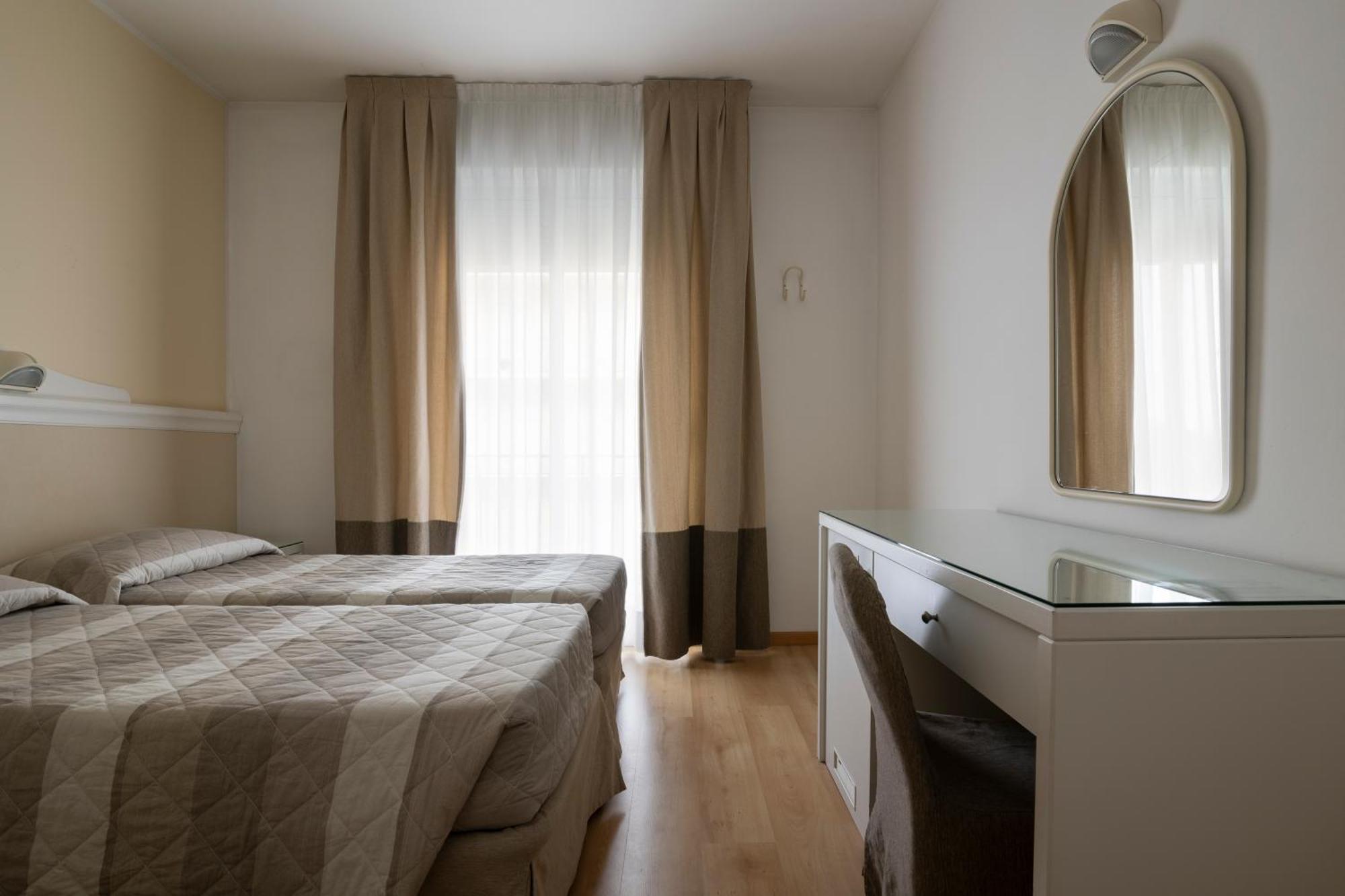 Hotel Miami Lido di Jesolo Buitenkant foto