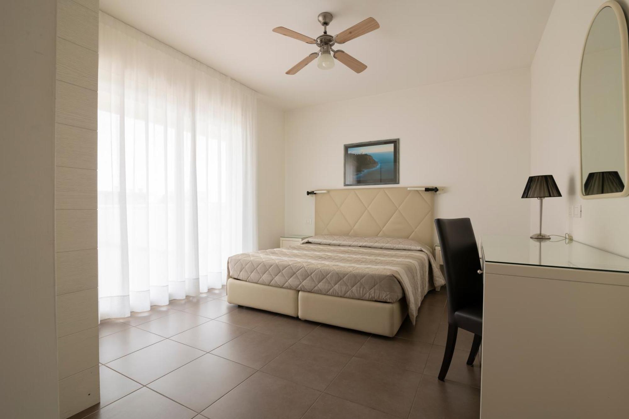 Hotel Miami Lido di Jesolo Buitenkant foto