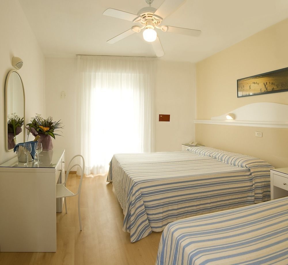 Hotel Miami Lido di Jesolo Buitenkant foto