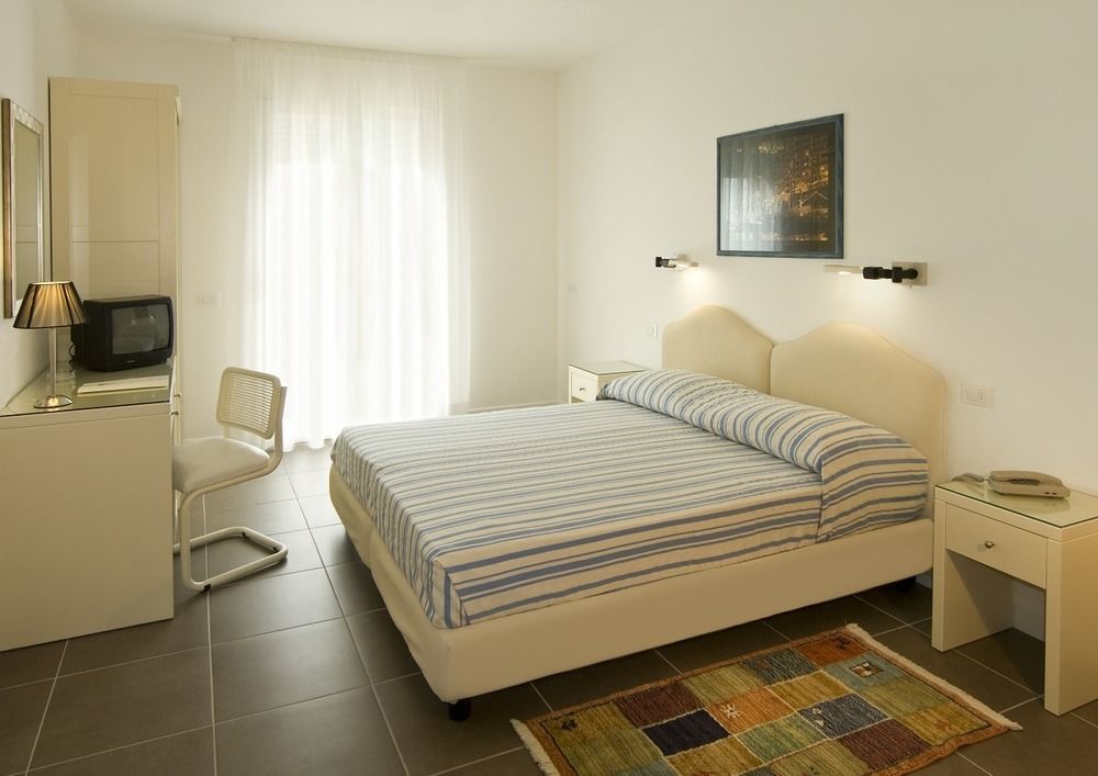 Hotel Miami Lido di Jesolo Buitenkant foto