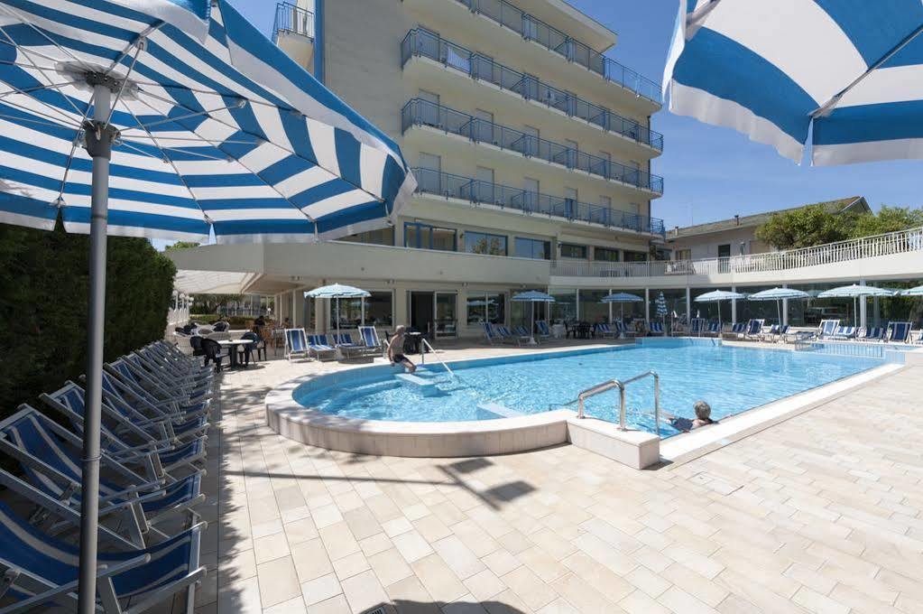 Hotel Miami Lido di Jesolo Buitenkant foto