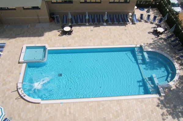 Hotel Miami Lido di Jesolo Buitenkant foto